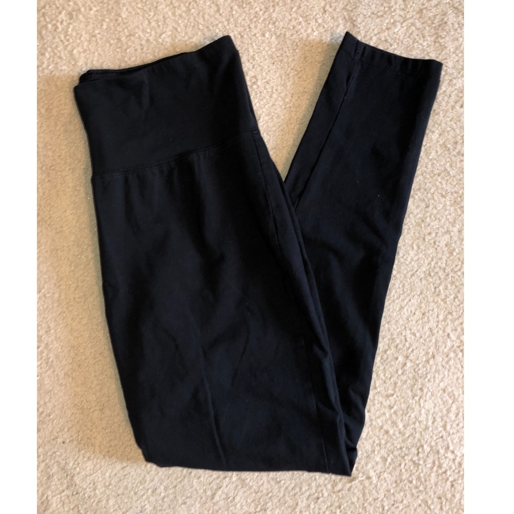 All black ankle length leggings